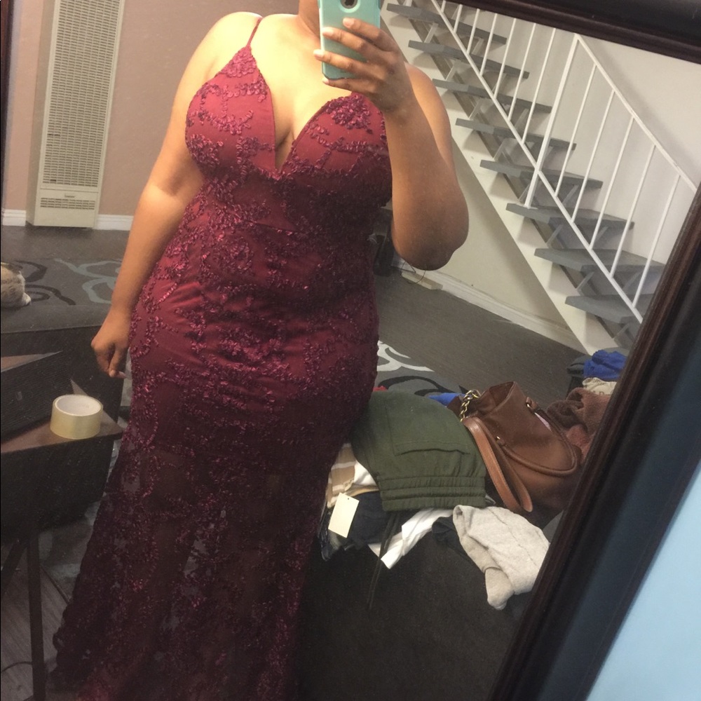 Fashion Nova Maxi Dress w/ See Through Bottom - Picture 4 of 4